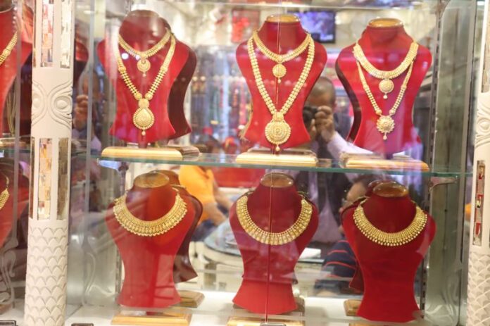 gold2025-12-12-11-02-29