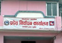 कर्णालीका सबै मतदान केन्द्रमा निर्वाचन सामग्रीसहित पुगे कर्मचारी