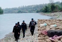 दुई छोराछोरीसहित आमा सम्पर्कविहीन