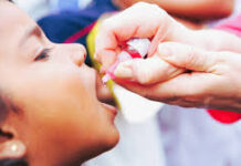 आज र भाेलि भिटामिन ‘ए’ र जुकाको औषधि खुवाउँदै