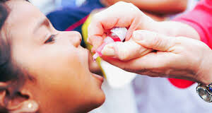 आज र भाेलि भिटामिन ‘ए’ र जुकाको औषधि खुवाउँदै