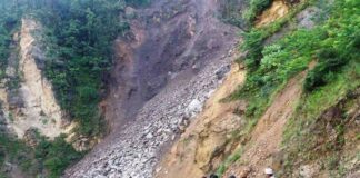 कर्णाली राजमार्ग अवरुद्ध हुँदा स्याउ व्यापारी मर्कामा